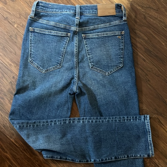 Madewell- The Perfect Vintage Jean in Manorford Wash: Instacozy Edition - Picture 8 of 13